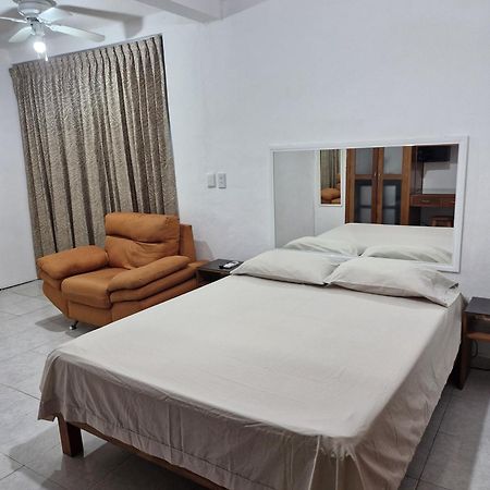 Las Margaritas Casa De Huespedes Apartment Cancun Exterior photo